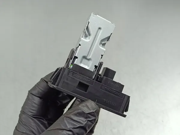 Puerto USB Honda CR-V OEM C21327031736 - Usado image 5