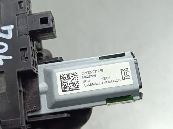 Puerto USB Honda CR-V OEM C21327031736 - Usado image 6