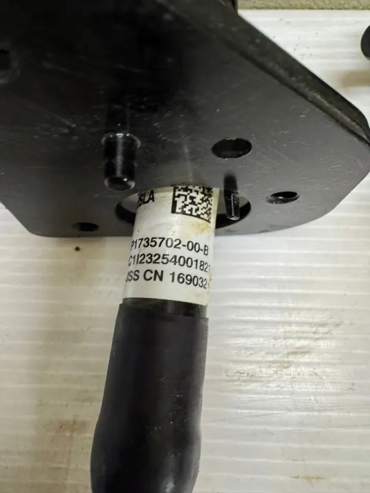 Conjunto de fusíveis Tesla Model 3 OEM P173570200B - Usado image 3