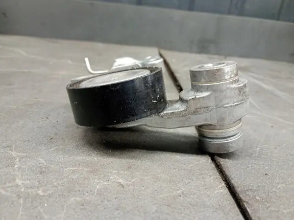 Spännare för Volvo V40 Generatorrem image 2