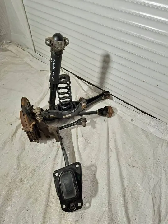 VW Tiguan 5NA 2017 Mozzo Posteriore Destro 5QF505436F image 3