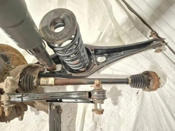 VW Tiguan 5NA 2017 Mozzo Posteriore Destro 5QF505436F image 8