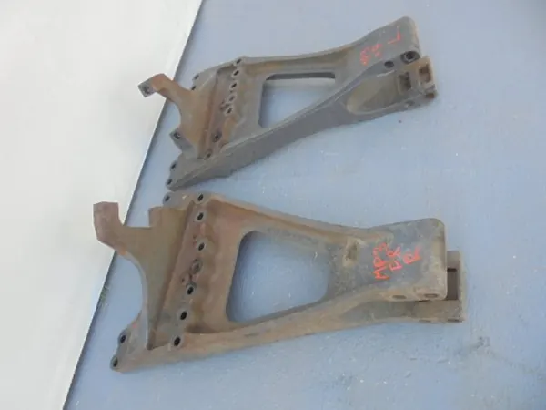 Mercedes-runkojen kiinnitys OEM A0009907892 Käytetty image 3