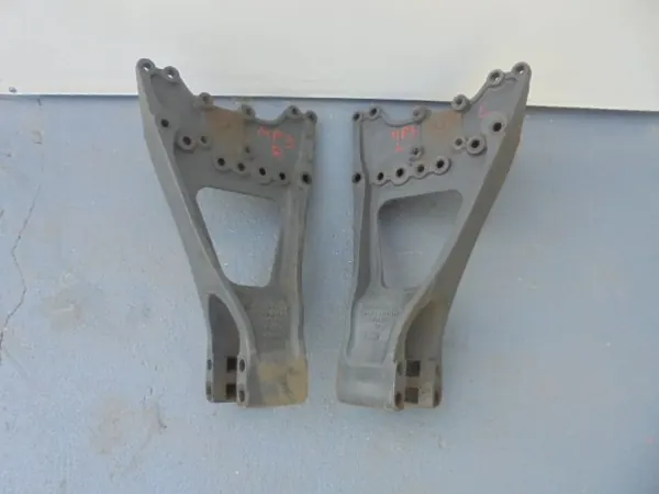 Mercedes-runkojen kiinnitys OEM A0009907892 Käytetty image 4
