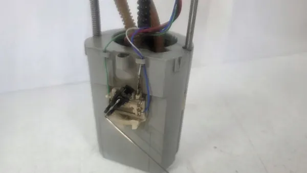 Brandstofpomp Opel Antara 2.0 CDTI image 4