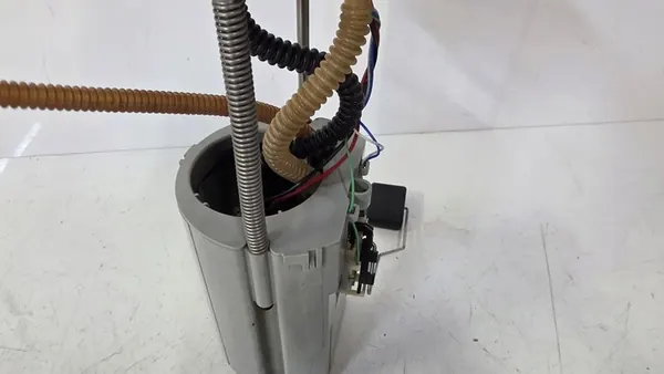 Brandstofpomp Opel Antara 2.0 CDTI image 8