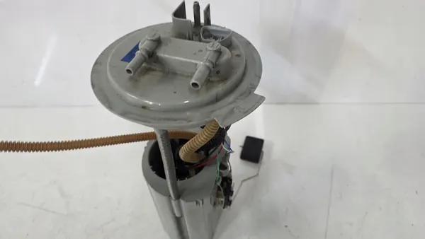 Brandstofpomp Opel Antara 2.0 CDTI image 9