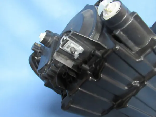 Vasen VW Caddy 2K1 Halogeenivalo image 8