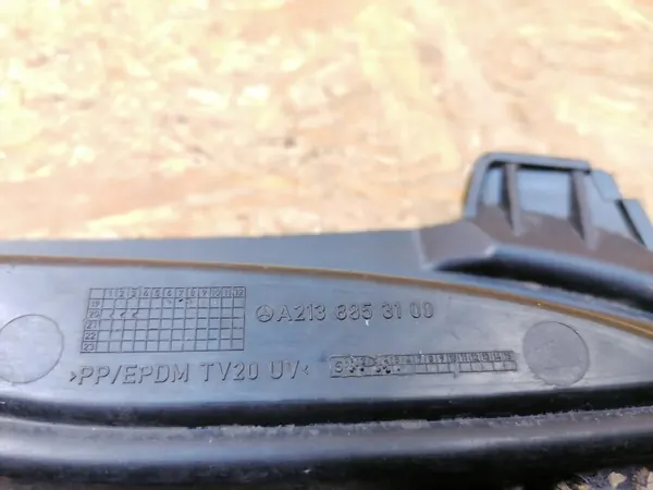OEM A2138853100 Vänster Bak Avgasdekor Mercedes W213 image 3