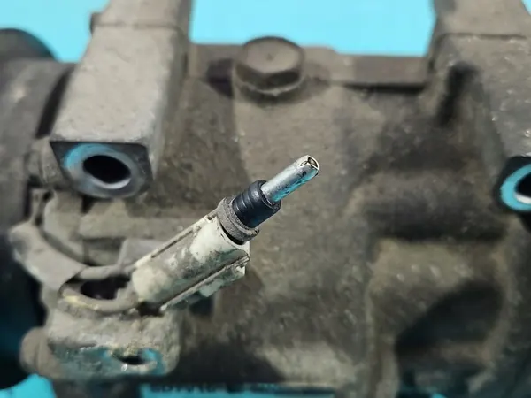 Compressore Aria Condizionata Dacia Logan I 05-14 1.5 DCI OEM 8200802609 image 3