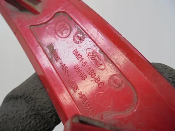 Refletor de para-choque traseiro Ford OE 6M21-515B0-BC image 4