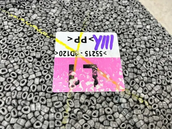 Toyota Yaris III Isolamento de Chão em Espuma OEM OYT25957 image 8