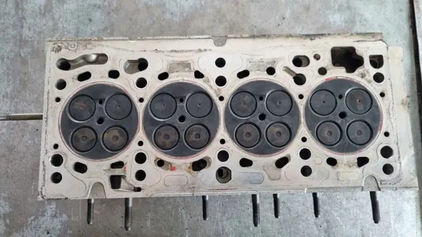 OEM 04L103403L Sylinterikansi VW T6 2.0 TDI:lle image 3