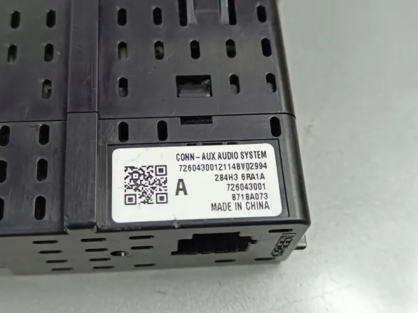 Enchufe USB Nissan OEM 284H36RA1A - Usado image 5