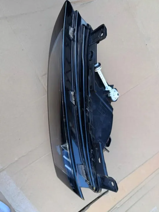 Farol Halógeno Direito Skoda Scala 2019- image 6