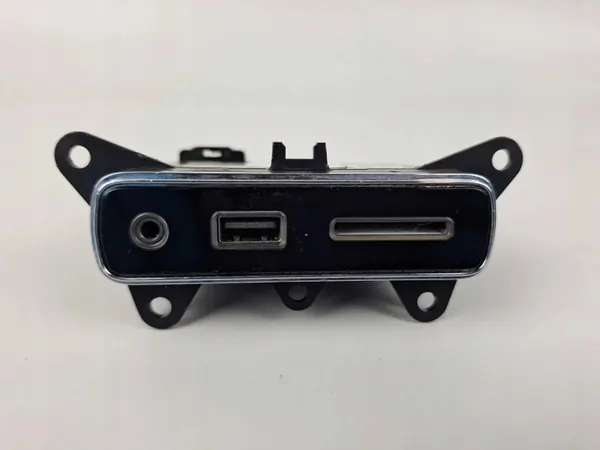 AUX-pistorasia Maserati Levante OEM 670104961 image 3