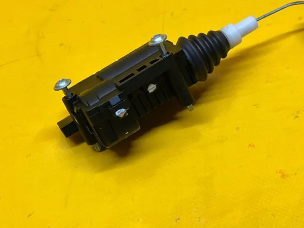 OEM 13125619 Actionneur de Trappe à Carburant Opel Astra H image 7