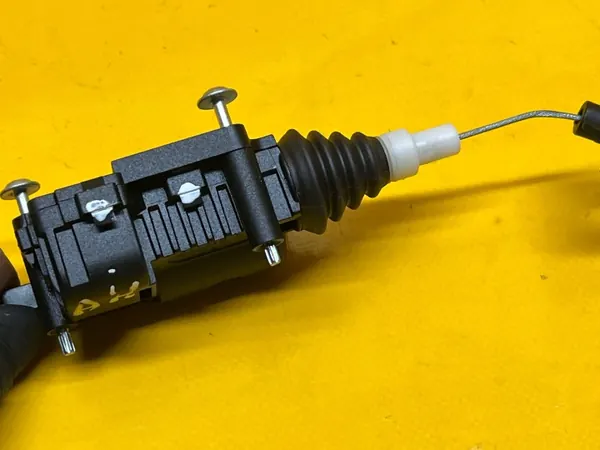OEM 13125619 Actionneur de Trappe à Carburant Opel Astra H image 8