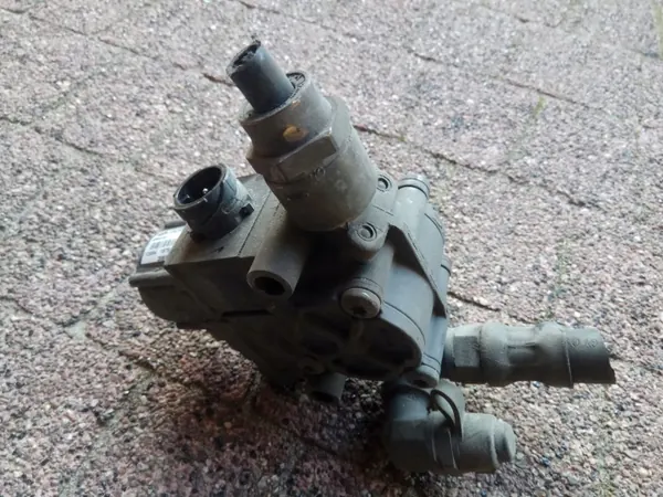 Modulateur de valve roue Volvo FH OEM 21327360 image 8