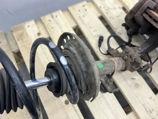 Amortisseur MacPherson droit OEM MMAUTKO-26972- Renault image 4