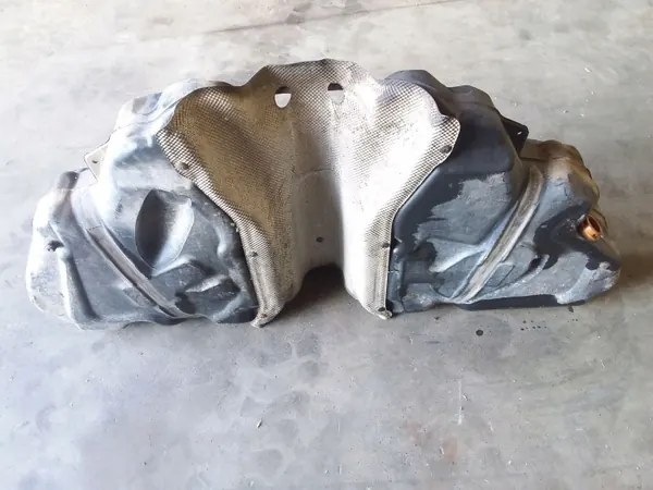Mercedes R W251 Polttoainesäiliö OEM A2514710401 image 3