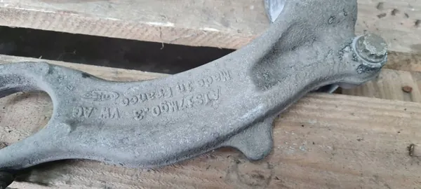 Voorlinker schokdemperbevestiging OEM 8W0413037 - Audi OE image 10