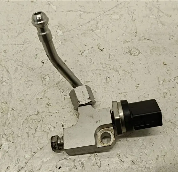 Capteur de pression de carburant Audi A6 C6 A8 D3 S5 RS5 RS4 4.2 FSI V8 image 2