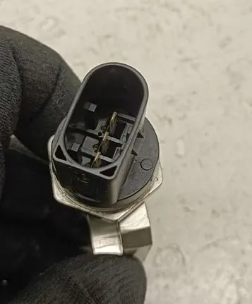 Capteur de pression de carburant Audi A6 C6 A8 D3 S5 RS5 RS4 4.2 FSI V8 image 3