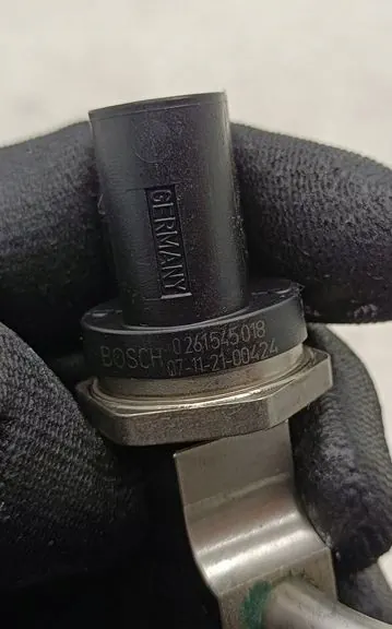 Capteur de pression de carburant Audi A6 C6 A8 D3 S5 RS5 RS4 4.2 FSI V8 image 5