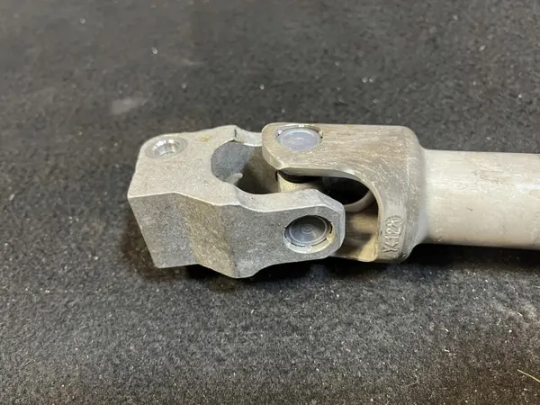 BMW X5 G05 X7 G07 Ohjauspylvään Risti OEM 6871959 image 5