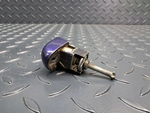 Tampa de fechadura OEM 9071091 esquerda dianteira BMW E46 image 4