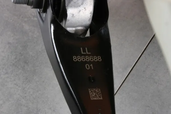 BMW 5 G61 i5 Achter Rechts Naaf OEM 8840684 Gebruikt image 8