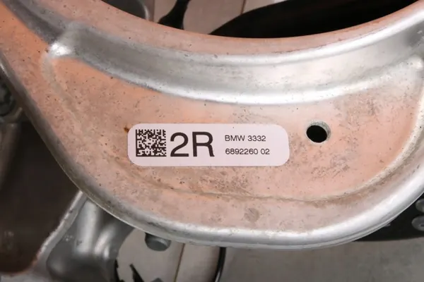 BMW 5 G61 i5 Achter Rechts Naaf OEM 8840684 Gebruikt image 9