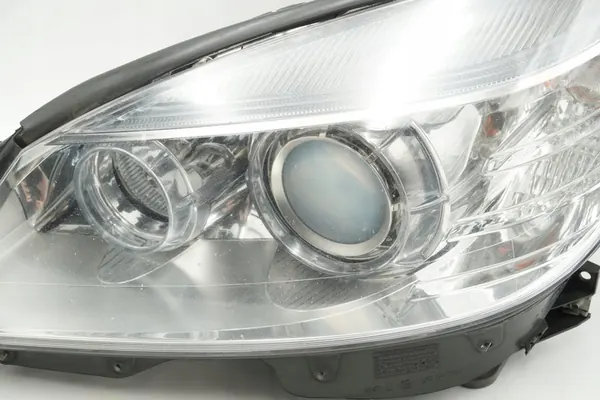 Linker Bi-Xenon Koplamp Mercedes W204 image 3