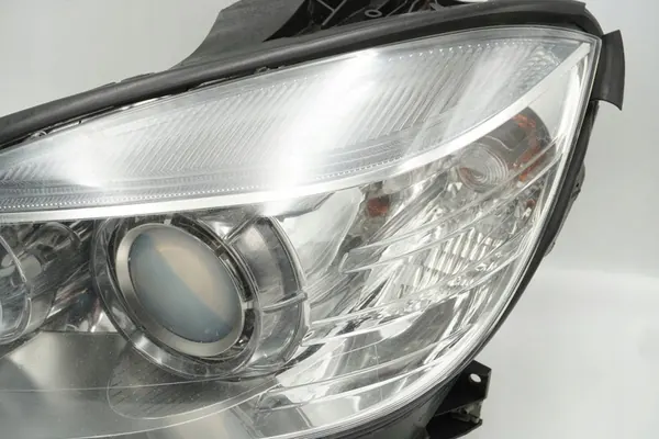 Linker Bi-Xenon Koplamp Mercedes W204 image 4