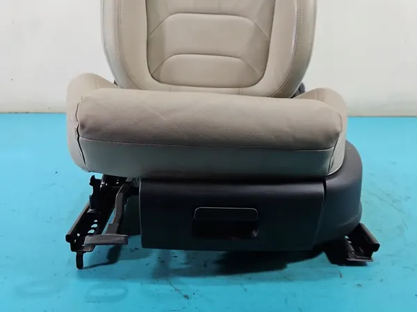 Left Front Driver Seat Skoda Kodiaq I 21-24 EU image 5