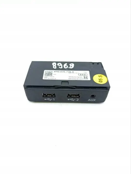 Bentley AUX USB invoerapparaat OEM 4M0035736A image 2