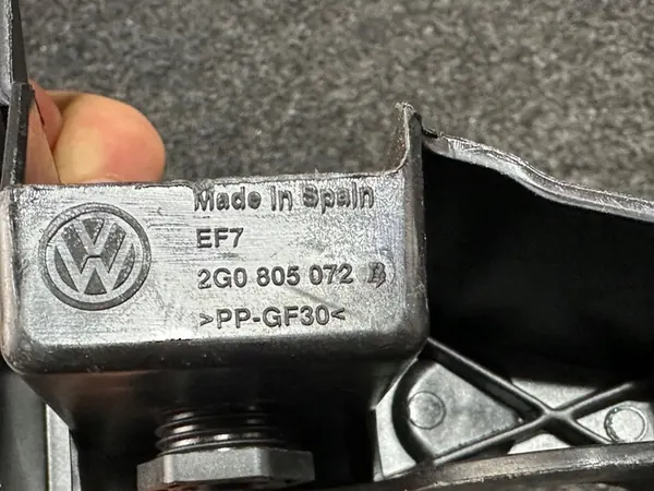 VW POLO VI Support de phare avant droit 2G0805072B image 5