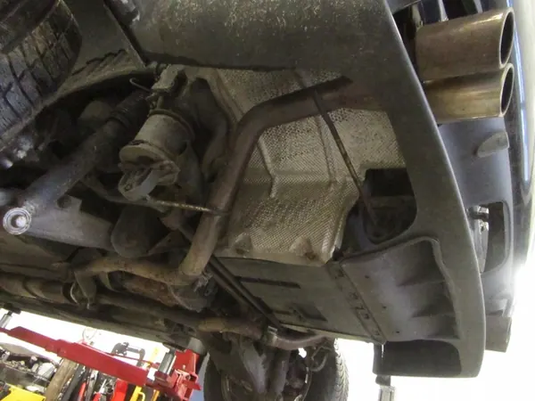 BMW E53 X5 Läpivienti pakoputken vaimennin OEM image 3