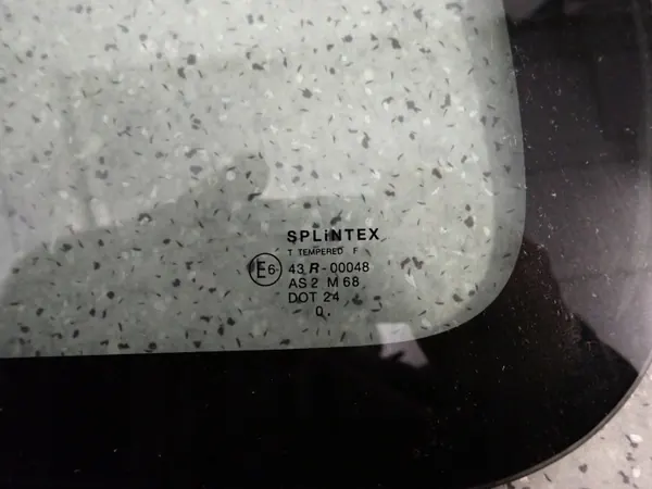 Suzuki Wagon R+ 00- vänster bak karossglas OEM image 3