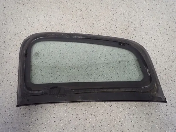 Suzuki Wagon R+ 00- vänster bak karossglas OEM image 4