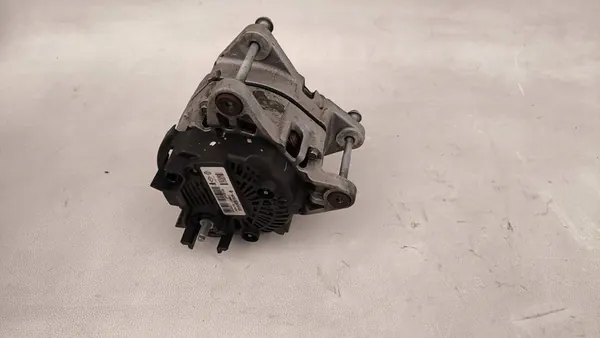 Dacia Sandero Alternator 231007582R Valeo image 2