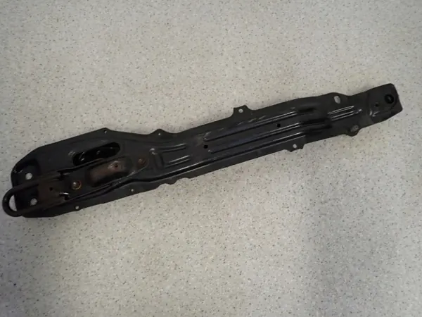 OEM Toyota Corolla 97-02 E11 pitkittäispalkki image 5