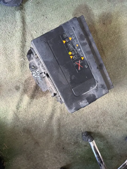 Renault Trafic III Batterilåda OEM 244310005R 244970004R image 5