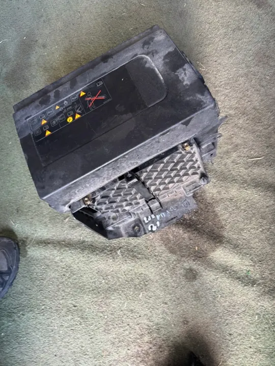 Renault Trafic III Batterilåda OEM 244310005R 244970004R image 6