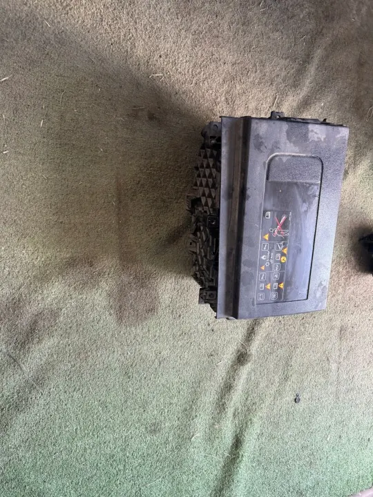 Renault Trafic III Batterilåda OEM 244310005R 244970004R image 7