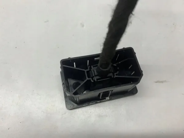 Prise USB Ford Mustang VI OEM EM2T14G332 2016 image 5