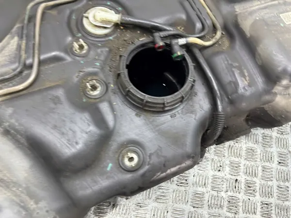 Brandstoftank Opel Vivaro OEM AMD210271 - Gebruikt image 8