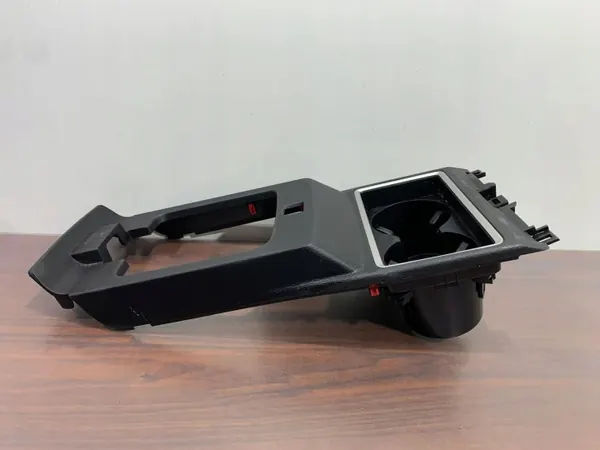 Mitsubishi Outlander IV Getränkehalter OEM 8011C679ZZ image 2
