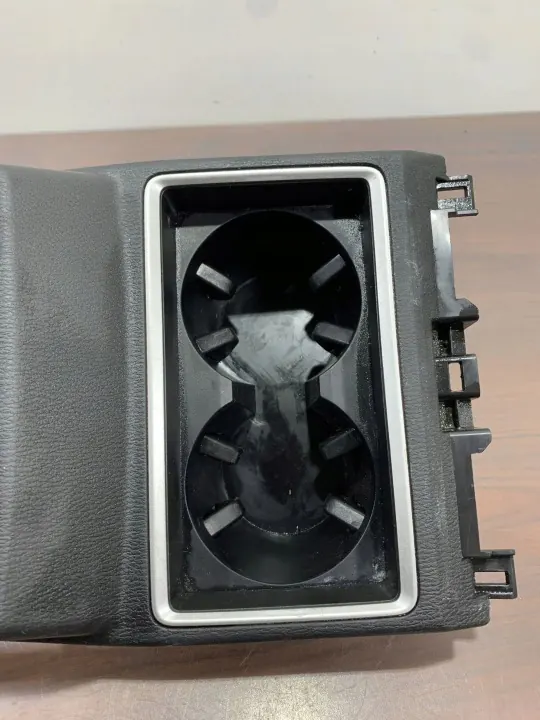 Mitsubishi Outlander IV Getränkehalter OEM 8011C679ZZ image 10